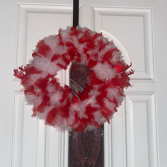 Red And White Cardinal Wreath - Picture 1 of 2